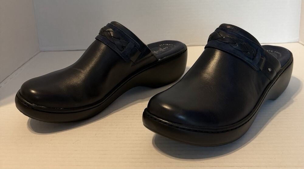 NEW Clarks Collection Womens Delana Amber Mule Clogs Navy Leather Slip On Size 9